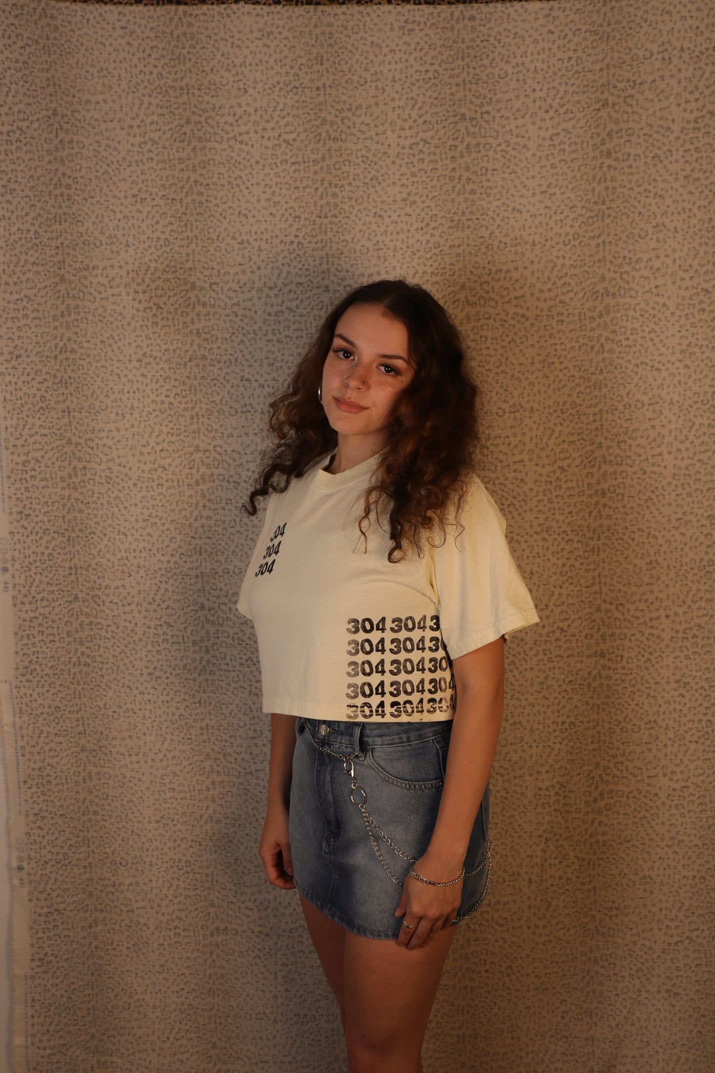 CREAM “304 REPEATER" CROP TOP