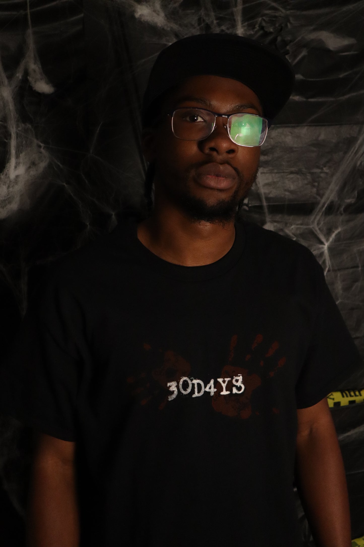 BLACK “30D4YS BL00DY H4NDS" T-SHIRT
