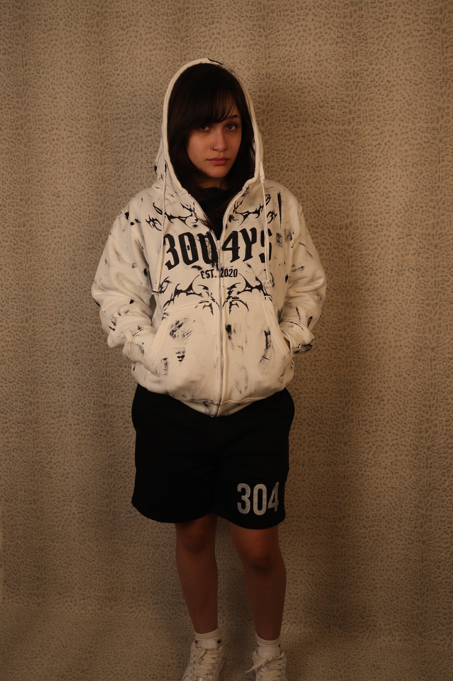 BLACK "BOLD 304" SWEATSHORTS