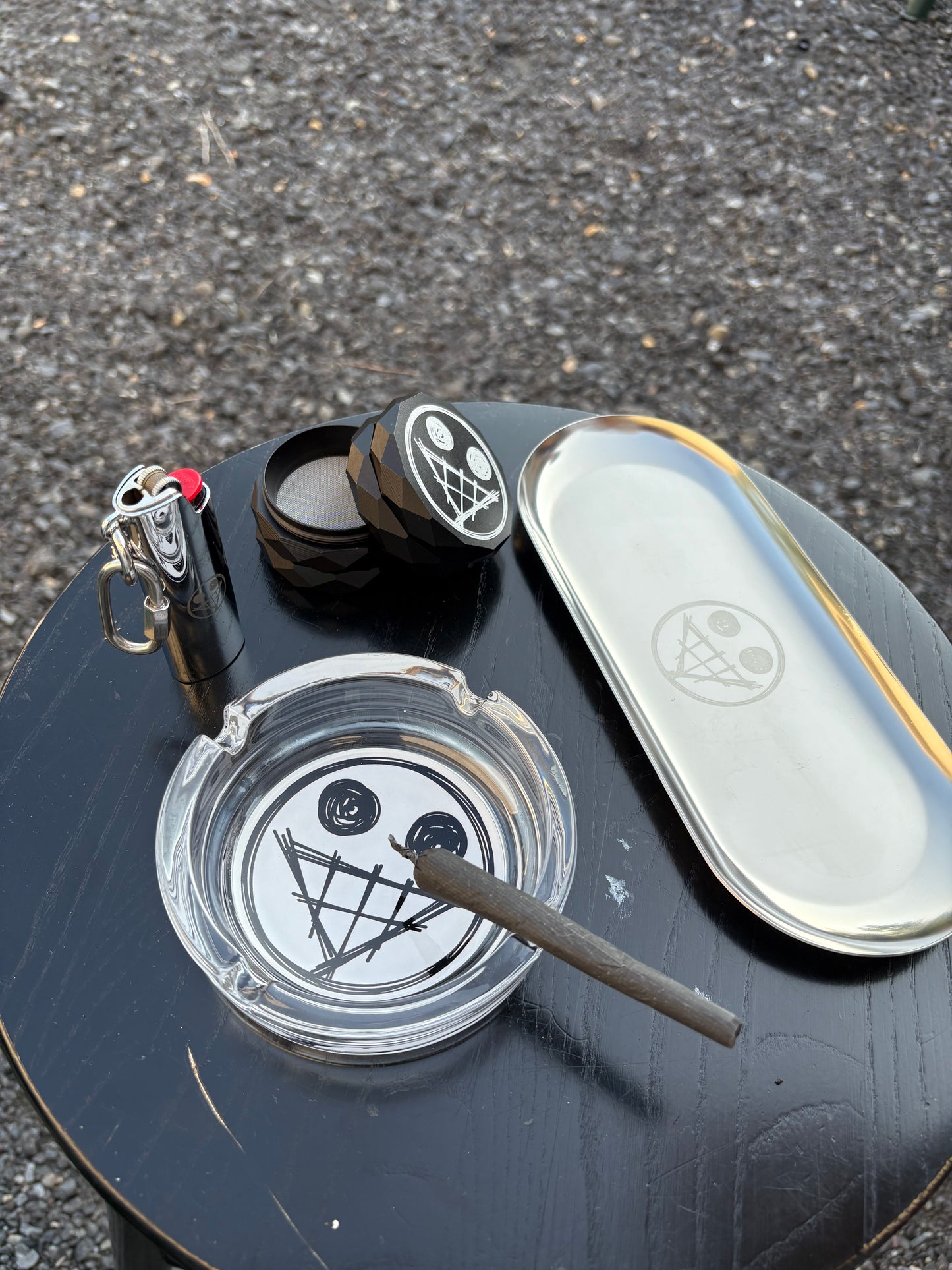 “FAKE SMILE” SMOKERS DREAM BUNDLE BOX